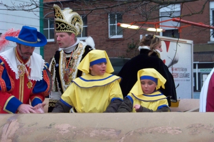 047Rosenmo .jpg - Ich hab dir schon mal gesagt: "Lass meine Klümpckes in Ruhe!